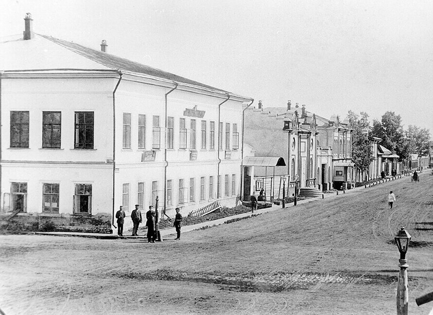 Городская дума на Тобольской в Барнауле 1946