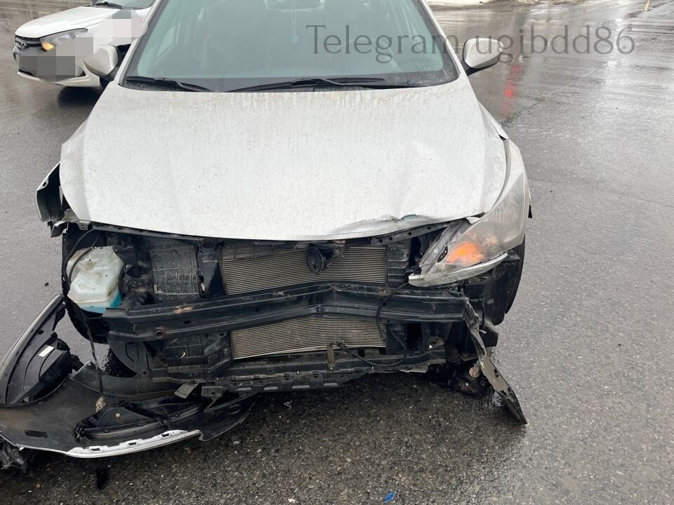    В Нижневартовске автоледи нарушила ПДД и попала в аварию