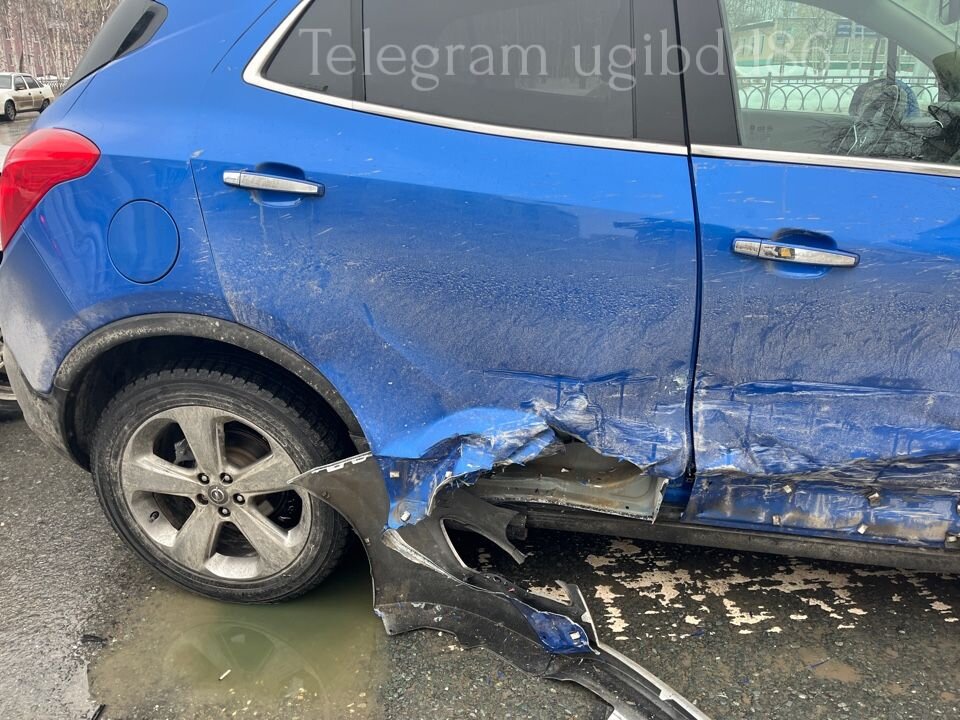    В Нижневартовске автоледи нарушила ПДД и попала в аварию