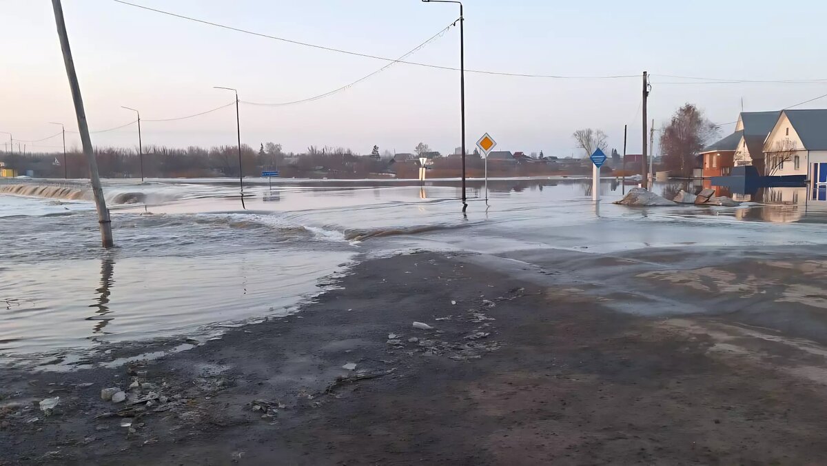     В Варненском районе Челябинской области на время установки противопаводковых конструкций организованы объездные пути, об этом сообщили в ГИБДД региона.