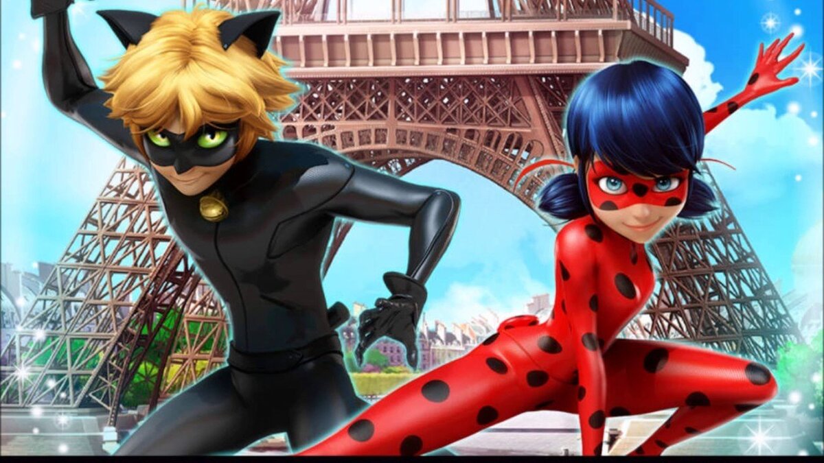 Супер-Кот справа, Леди-Баг слева