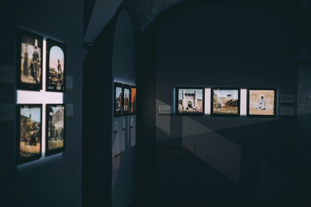 Открытие выставки К. Э. Берггрена «Цветные осколки империи» в Москве (2021 год)