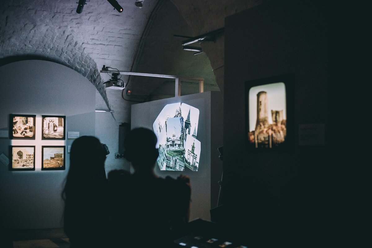 Открытие выставки К. Э. Берггрена «Цветные осколки империи» в Москве (2021 год)