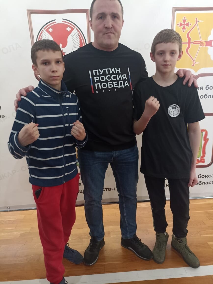 г. Йошкар-Ола. Юные боксёры, представители Пензенской области с чемпионом мира среди профессионалов Денисом Лебедевым