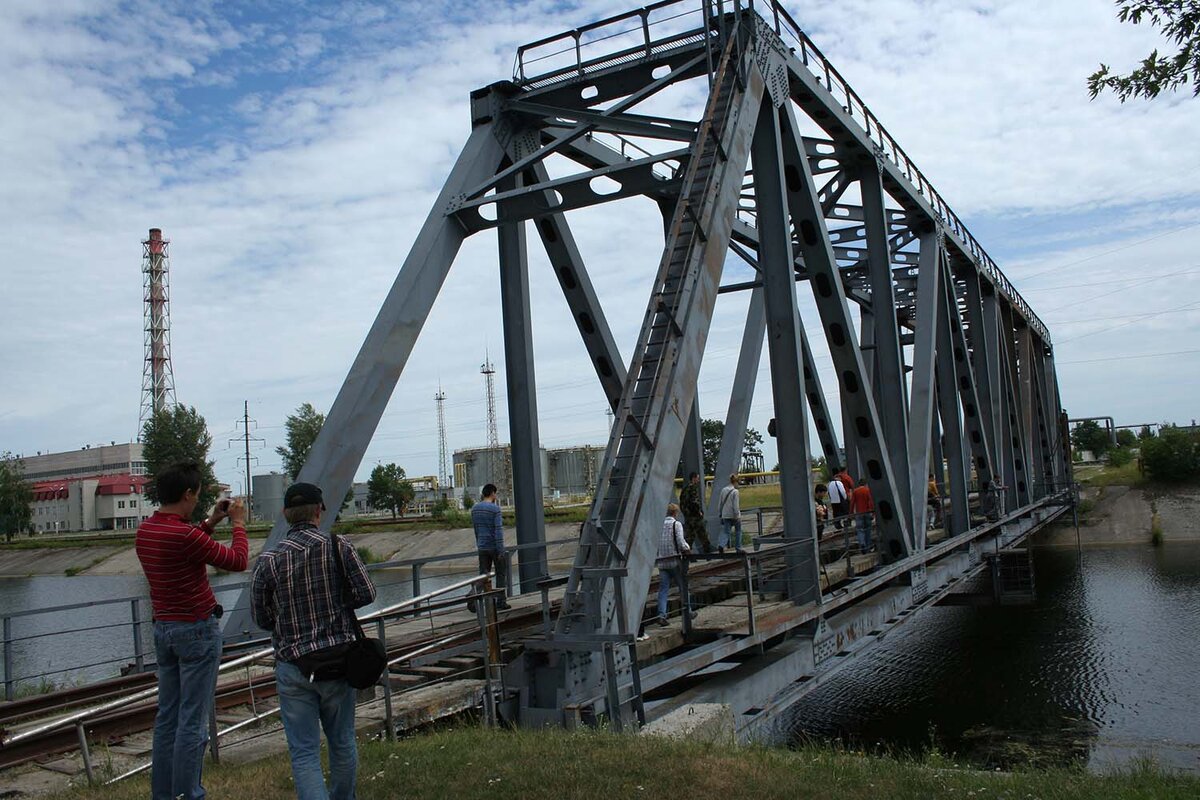 Под этим мостом