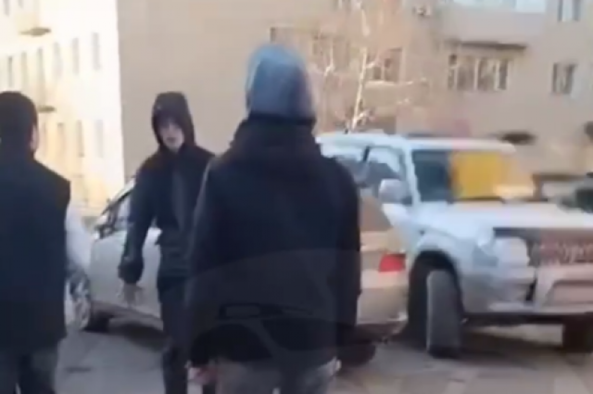    Напали толпой?