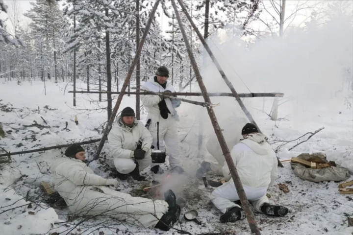 Фото: The Sun. Подразделения финских егерей на привале после патрулирования российско-финской границы.