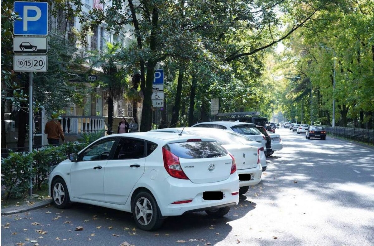 В Сочи начинается охота за нарушителями: в городе курсируют машины с  видеофиксацией нарушений правил парковки | Сочи 24 | Дзен