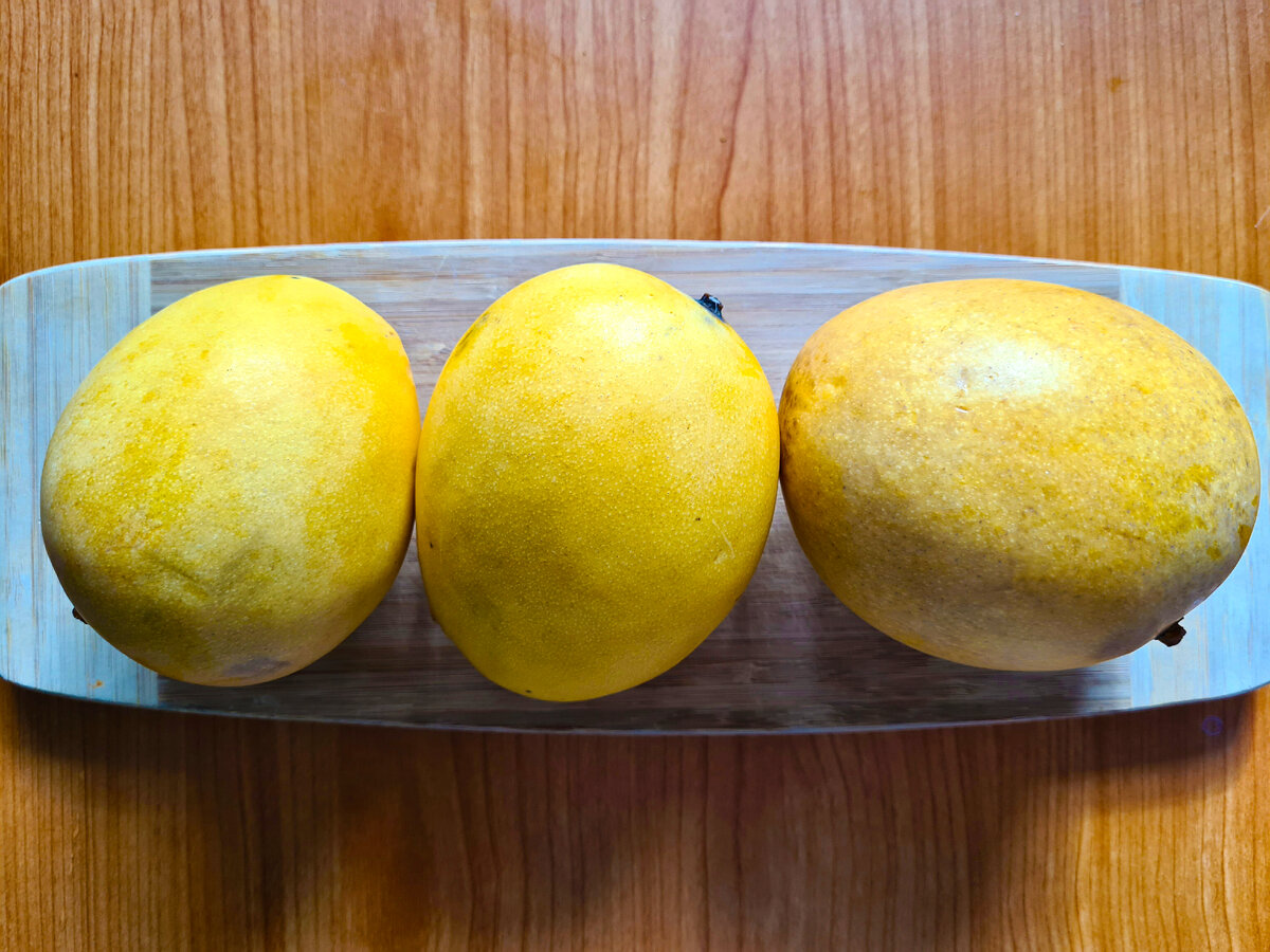 обычные магазинные желтые манго