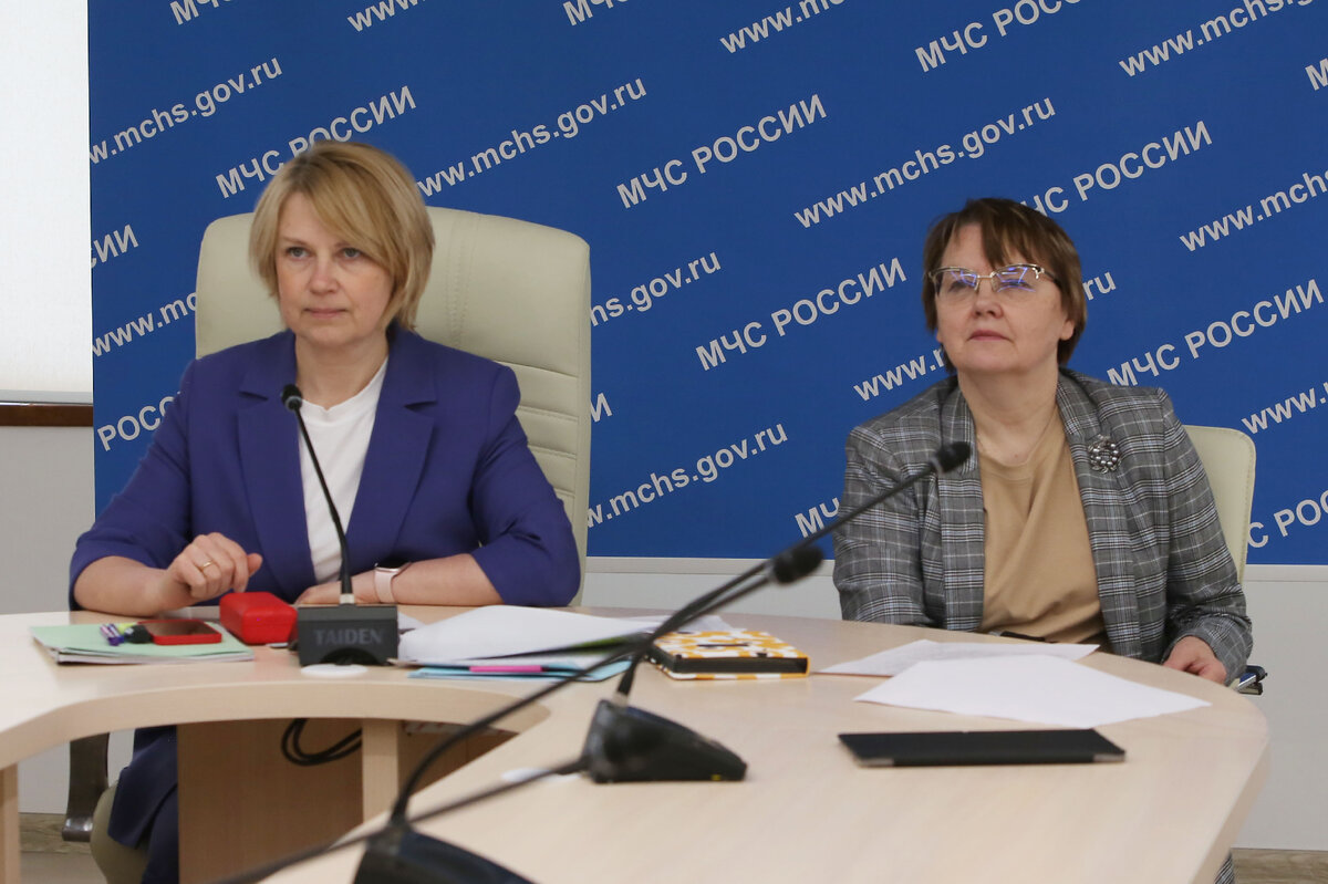 Кандидат технических наук, учёный секретарь  института Ирина Олтян и доктор технических наук, доцент Елена Арефьева