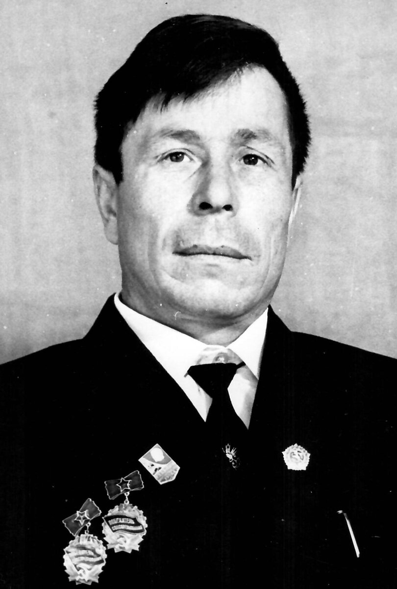 Кудрин Александр Трофимович - начальник участка радиосвязи.