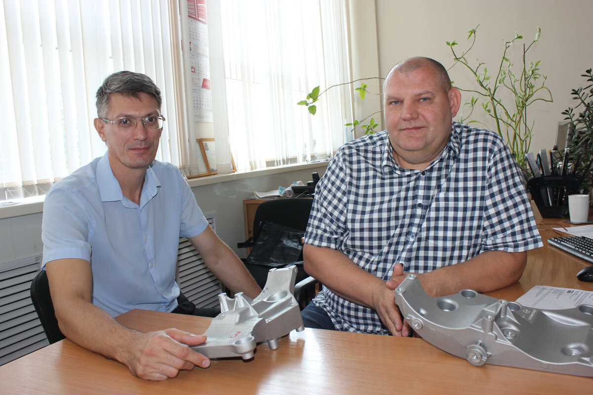 Ведущий инженер-технолог Андрей Долгих,  ведущий инженер-конструктор Владимир Томилин