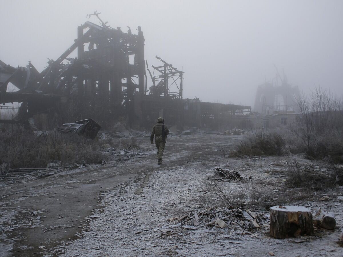    Украинский солдат в Авдеевке© AP Photo / Vitali Komar