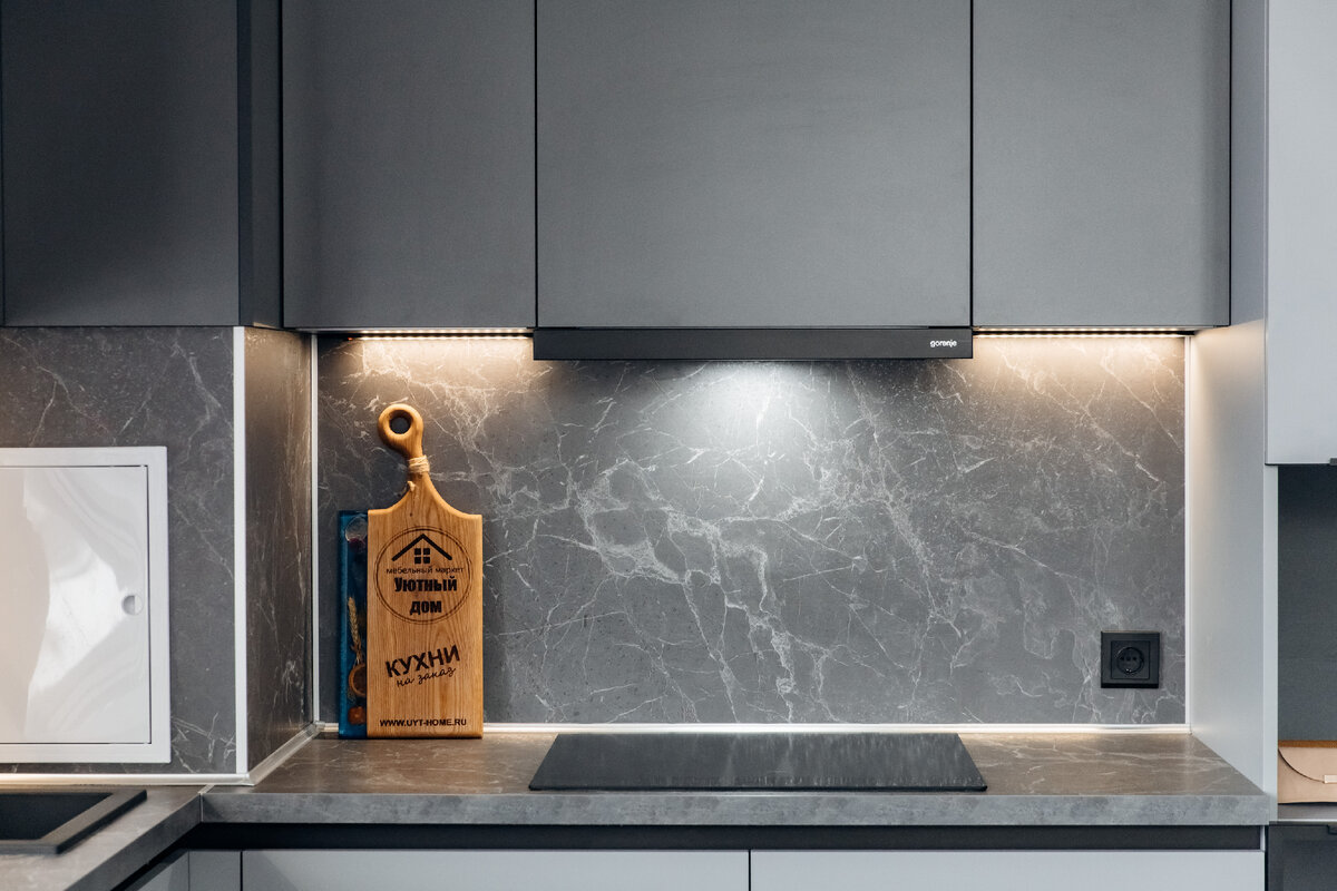 Простые способы скрыть на кухне вентиляционную шахту без лишних хлопот и затрат