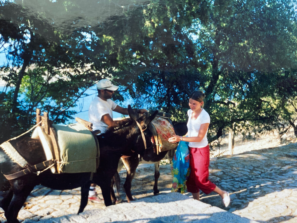 Остров Родос. Линдос. Автор и ослик в окружении морских далей.