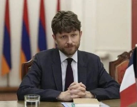 Чрезвычайный и полномочный посол Франции в Армении Оливье Декотиньи