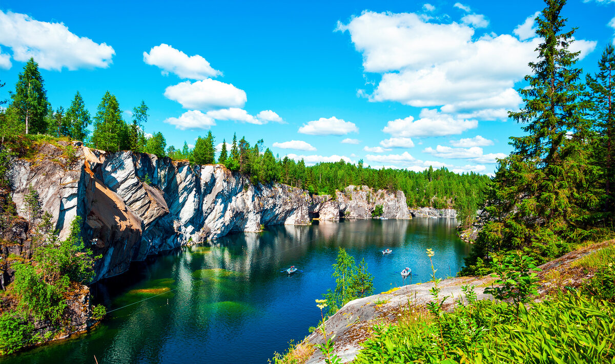 Поздняя весна — идеальное время для путешествия по Карелии.Фото: Roman Evgenev / Shutterstock.com