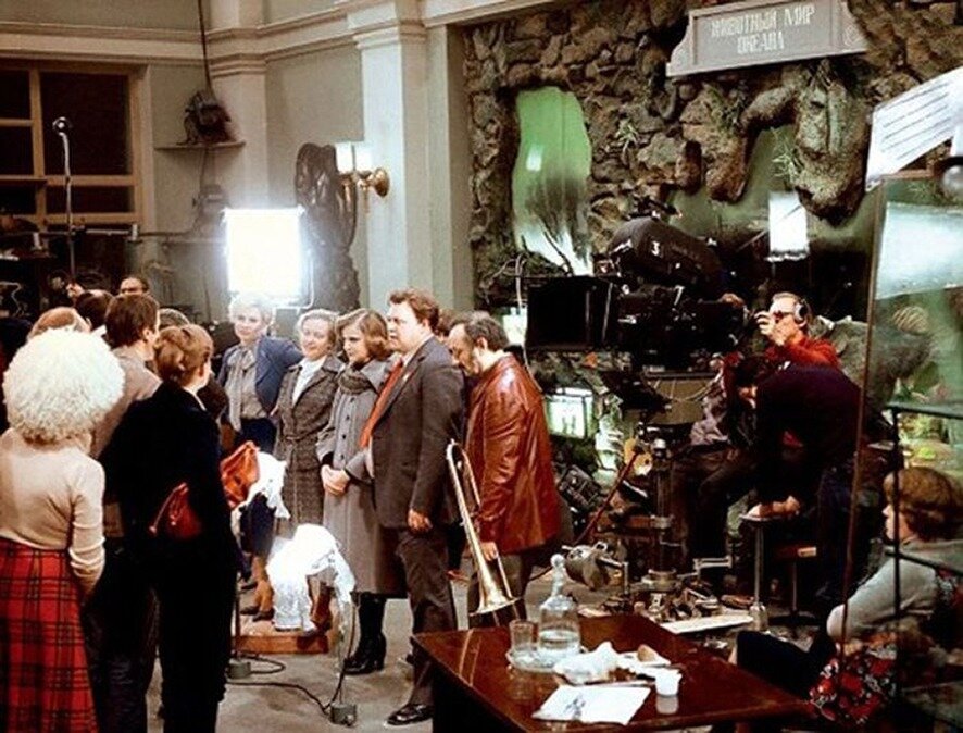 На съёмочной площадке. Х/ф «Гараж». Режиссёр Эльдар Рязанов. 1979 год