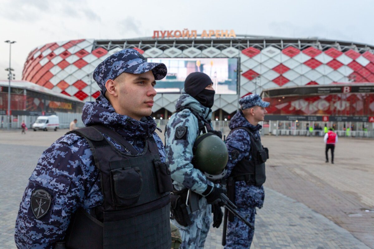 Росгвардия обеспечила безопасность на футбольном матче полуфинала РПЛ в  Москве | ГУ Росгвардии по г. Москве | Дзен