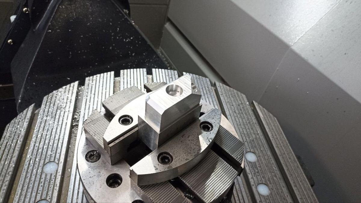 Рис. 1 и 2 Изготовленная деталь