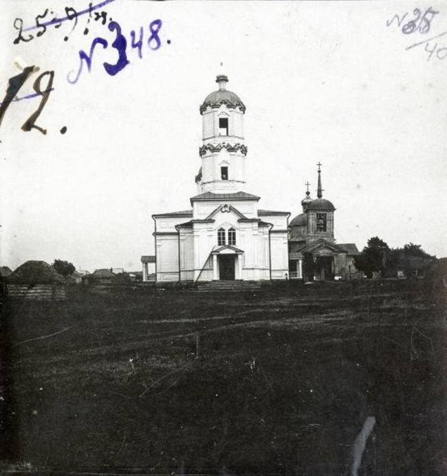 Церковь и деревянная колокольня 1765 г. постройки. Сейчас не существуют 
