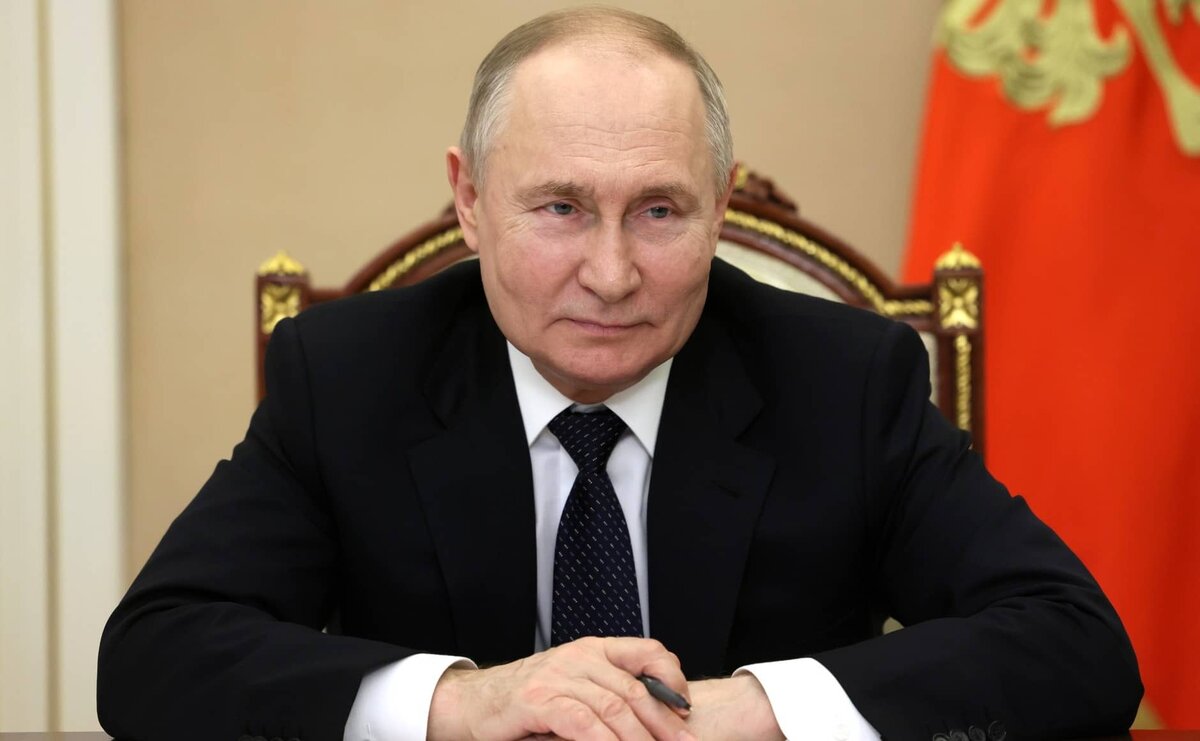 Фото: с сайта Кремля (http://static.kremlin.ru/media/events/photos/big2x/wOdbCSxwR3J5hENo6539dKAArK3aGfAe.jpg)