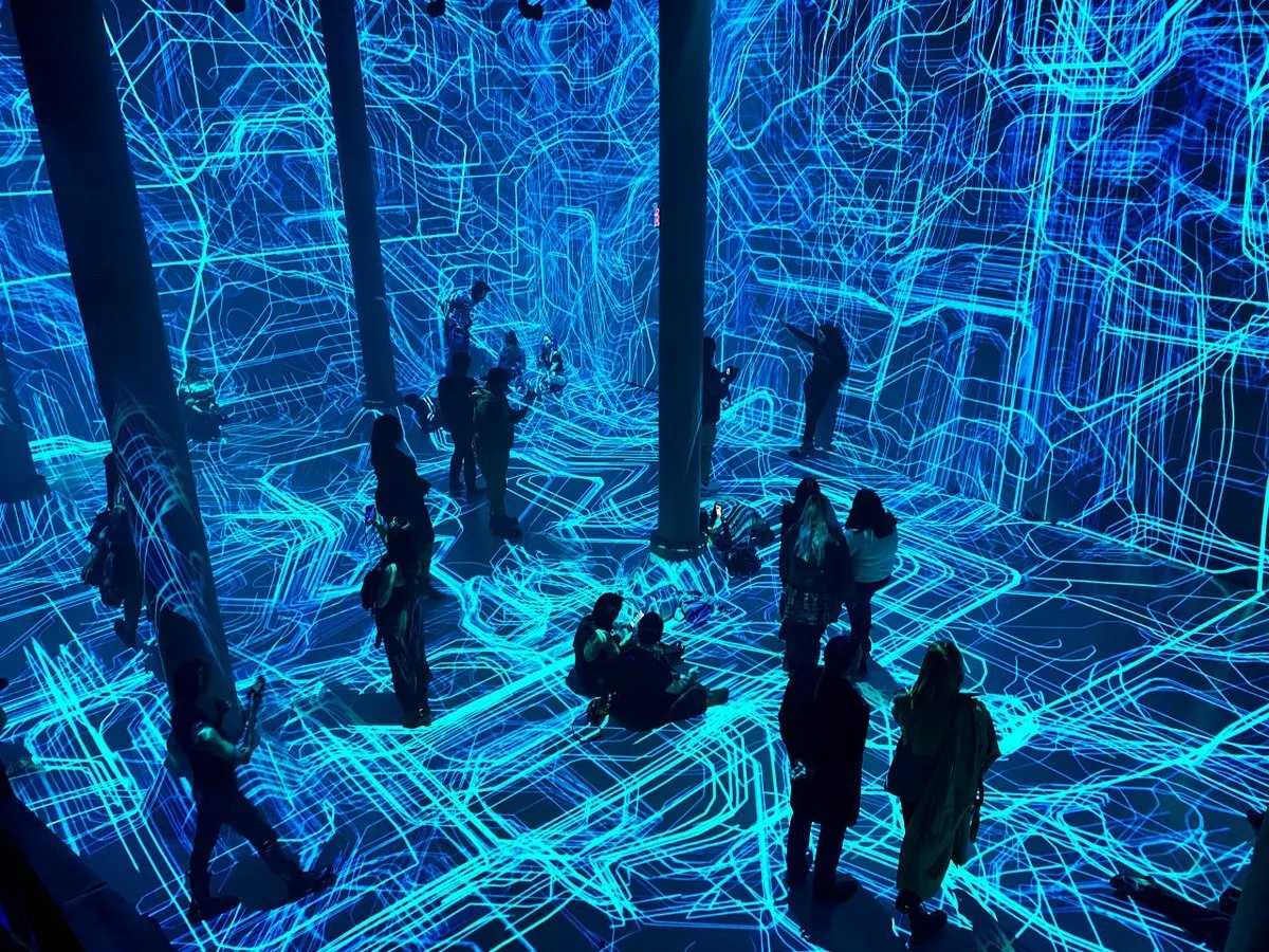 Фон пространство. Человек в пространстве. Актуальность проекта. Зеркальный коридор. Космос наука.