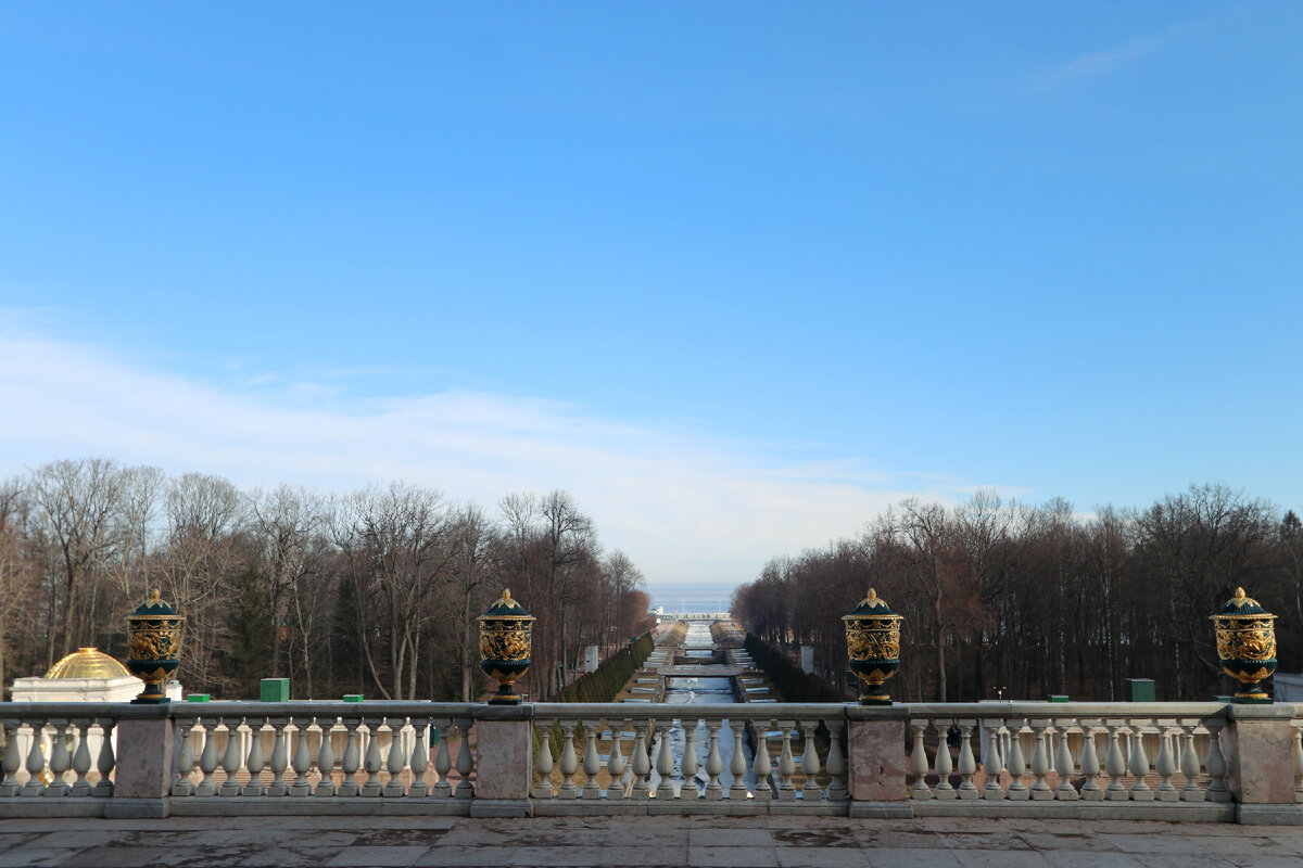 Большой Петергофский Дворец. Вид на Морской канал.