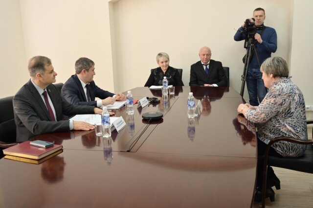    Такие встречи помогают бытрее решать задачи, которые волнут прикамцев Фото: Администрация губернатора Пермского края