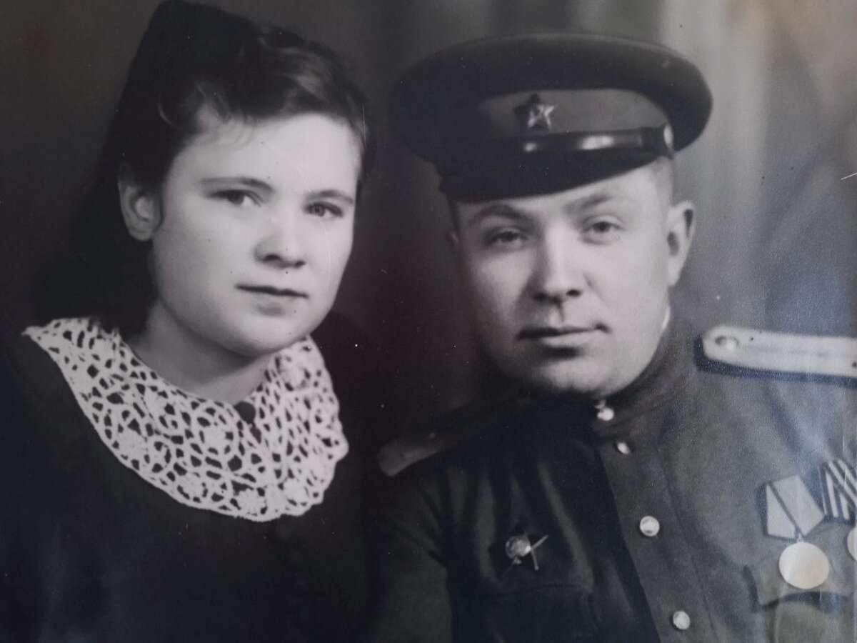 Мои родители в ту эпоху. Фото из семейного архива