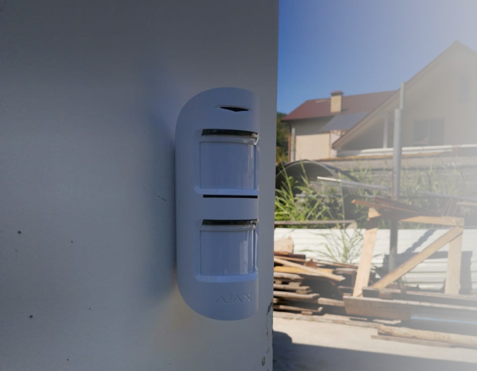 Уличный датчик движение от компаний Сириус системы безопасности