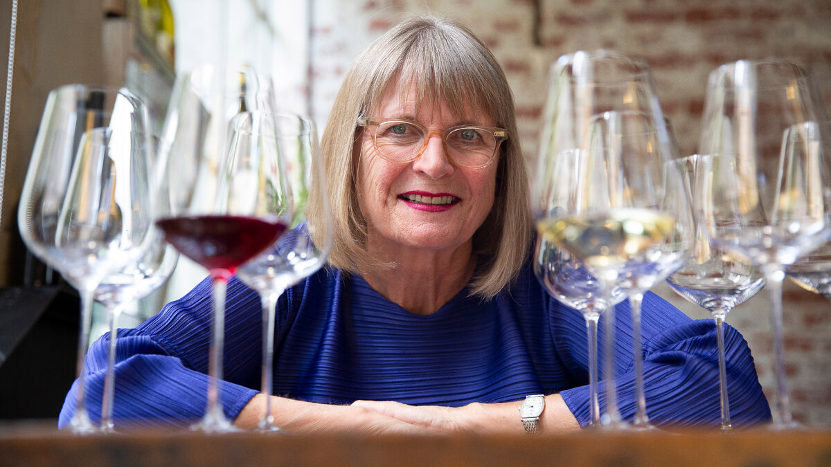 Jancis Robinson. Дженсис Робинсон певица. Вино Робинсон. Винный критик.