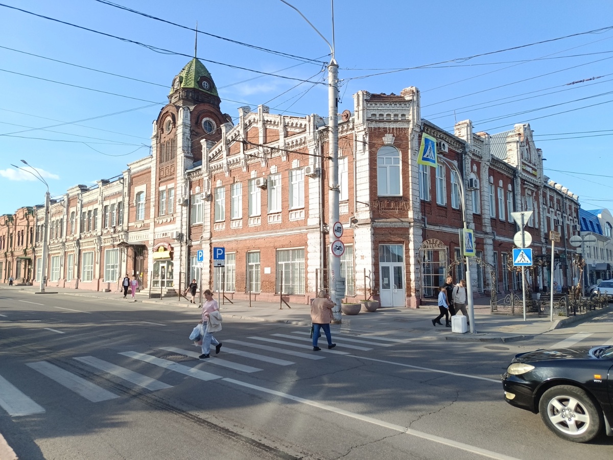 пр. Ленина 4, Барнаул. Сегодня в этом историческом здании размещены Комитет по культуре г. Барнаула и музей «Город».