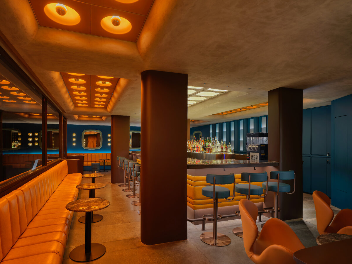 Buro: tastespace.co Photographer : Adisorn Ruangsiridecha. Location : LUXX Langsuan, 82/8 Langsuan, Lumphini , Pathumwan, Bangkok 10330 Thailand.