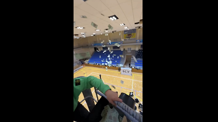 Момент вброса денег. Кадр видео из цитируемого источника