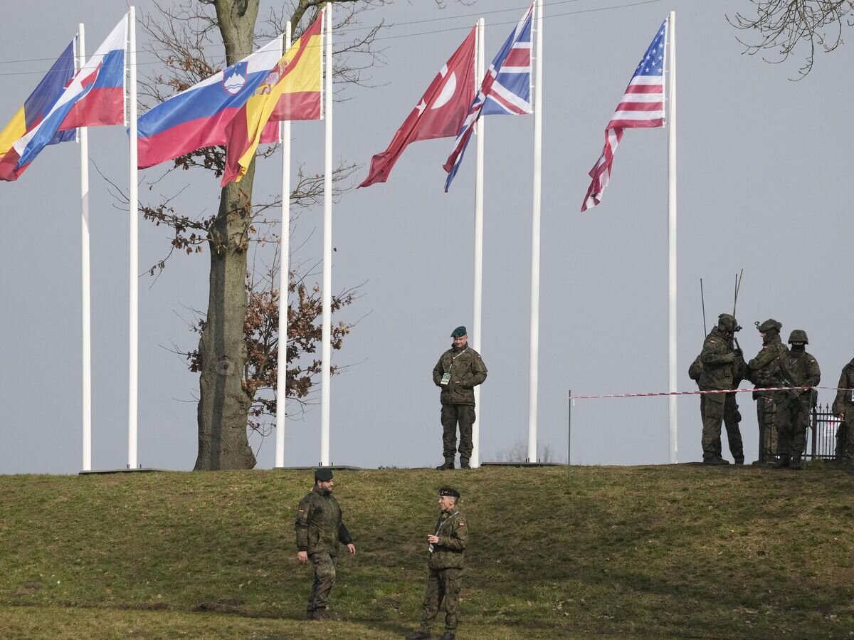    Военнослужащие Польши и НАТО во время учений Steadfast Defender 24 в Корженево© AP Photo / Czarek Sokolowski