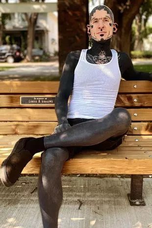 Мужчина хочет и дальше менять свою внешность