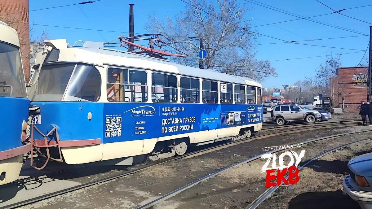 В Екатеринбурге на ВИЗе трамвай №13 «уехал» с рельсов | Новости Тагила  TagilCity.ru | Дзен