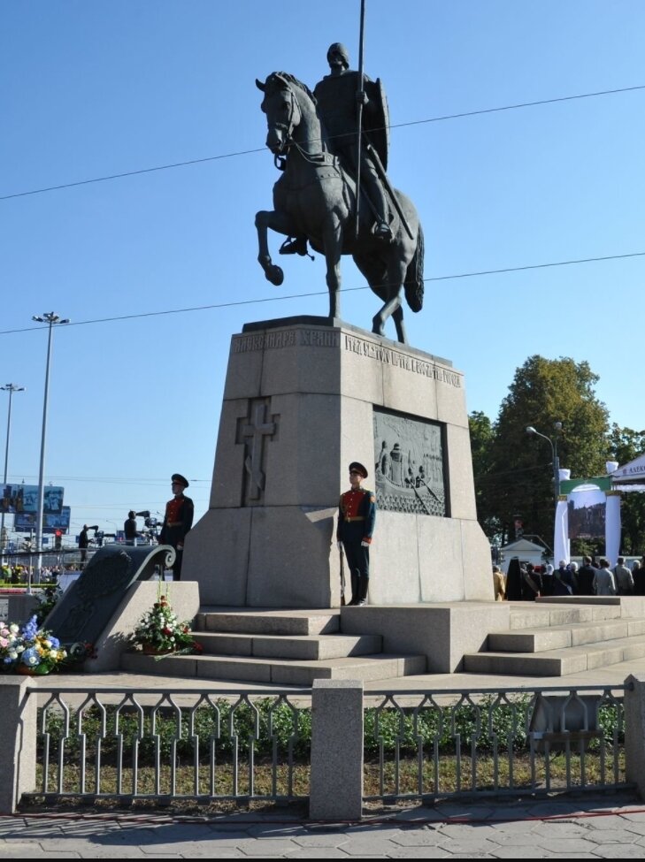 Памятник Александру Невскому на площади Александра Невского Фото ТАСС с сайта Ситиволс/