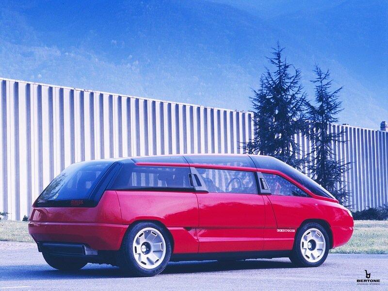 Яркий и необычный минивэн с v12)