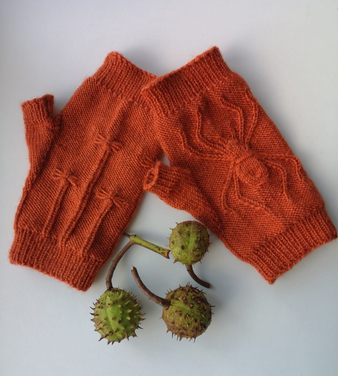 Митенки "Пауки". Работа участницы тестирования. Авторская модель. Фото автора.