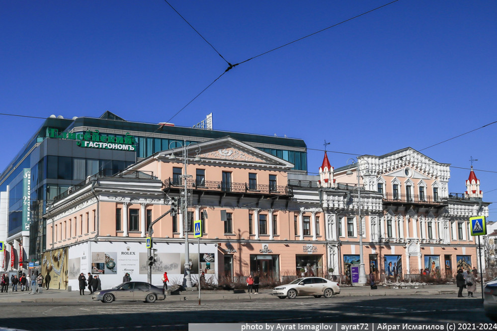 Нечасто мне везет с солнечной погодой в Екатеринбурге, но иногда это случается. И, как назло, если повезло с погодой, не везет с запасом времени (надеюсь, это не станет закономерностью).-2