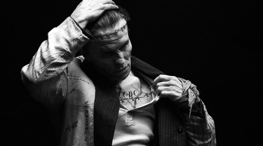     Кадр со съемок фильма «Невеста» (2025) / Фото: Instagram*/mgyllenhaal/ *соцсеть признана в России экстремистской и запрещена