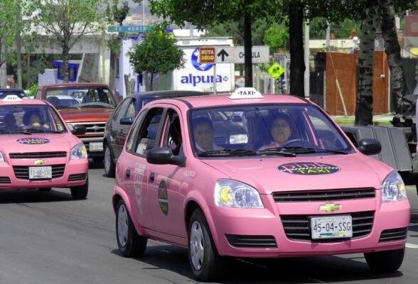 https://www.reishonger.nl/wp-content/uploads/2009/10/pink-roze-taxi.jpg