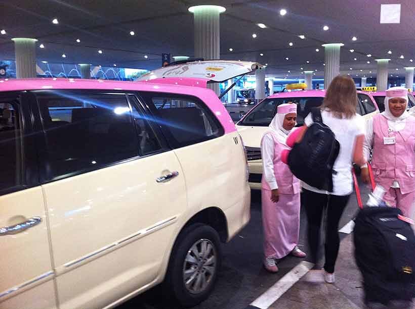 https://360travel.by/images/news/uae/Womens-taxi-in-oae.jpg