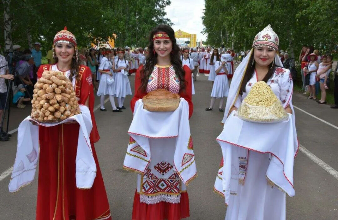 Чувашский праздник сегодня. Чуваши праздники. Чувашские гуляния. Национальные праздники Чувашии. Уяв праздник чувашей.