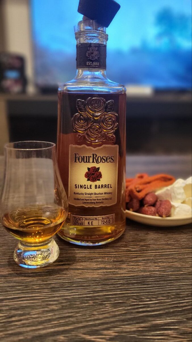 Бурбон Four Roses Single Barrel. Четыре розы в одинокой бочке. Готовое  название для арт-объекта | Прекрасный дилетант и напитки покрепче | Дзен