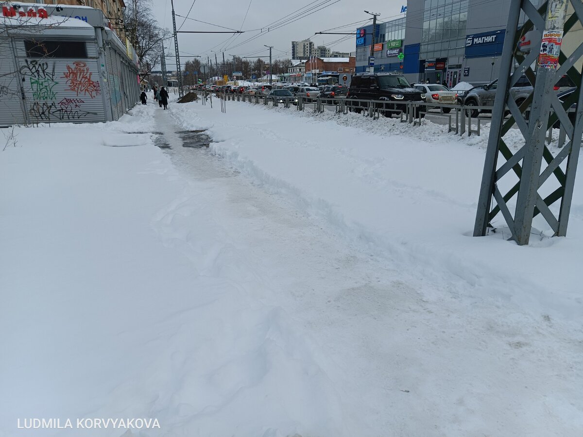    Под толстым слоем снега на улицах Петрозаводска скрывался лед Людмила Корвякова