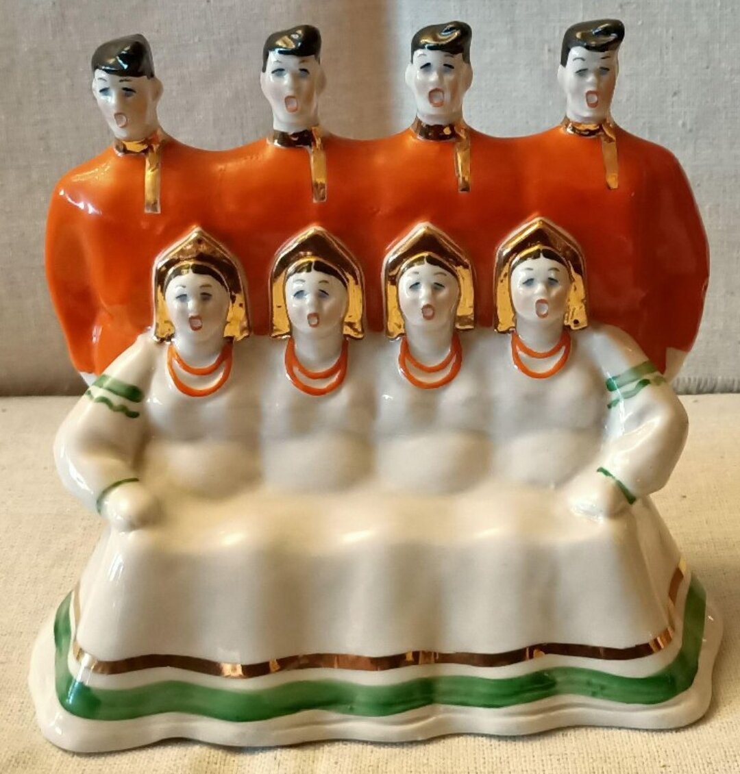 Бржезицкая Аста Давыдовна. Скульптурная композиция "Хор".Период создания:1963 г. 1963. Размер:10,5х7х7 см. "Государственный центральный театральный музей имени А.А. Бахрушина". ГоскаталогРФ.