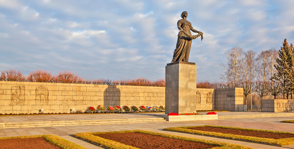 ПИСКАРЁВСКОЕ МЕМОРИАЛЬНОЕ КЛАДБИЩЕ: «НИКТО НЕ ЗАБЫТ И НИЧТО НЕ ЗАБЫТО»